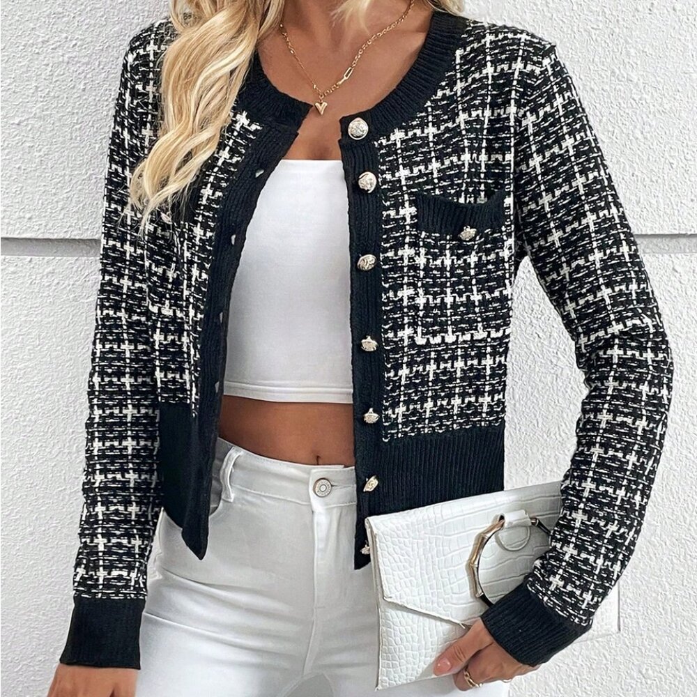 Black & White Plaid Pattern Cardigan Sweater NEW Fall Winter Fashion Size L 8/10